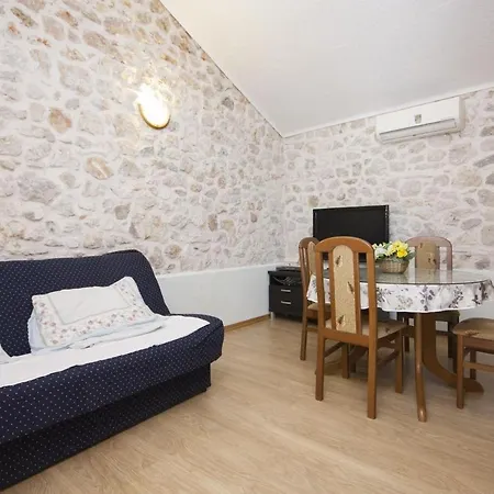 House Neda Hotel