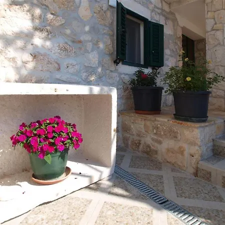 House Neda Hotel 3*